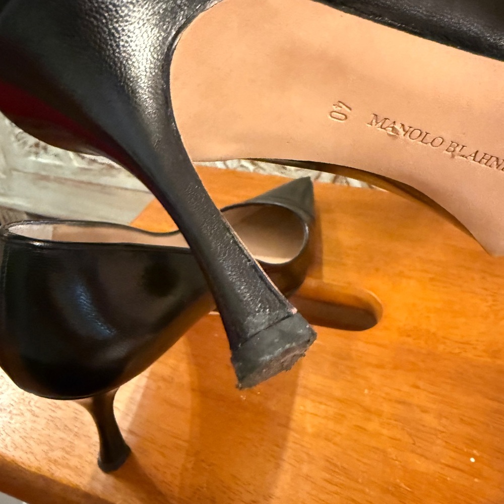 Manolo Blahnik 70mm Point Toe Black Leather Pump - Picture 10 of 15